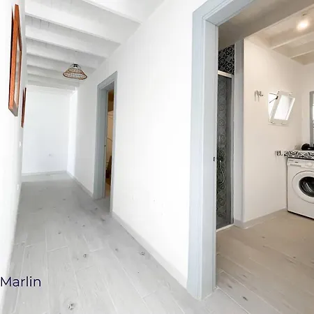 B-rent Bluemarlin Boutique Sea View شقة *