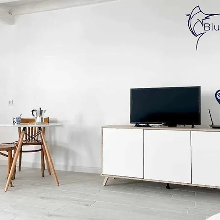 B-rent Bluemarlin Boutique Sea View شقة