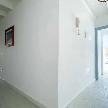 B-rent Bluemarlin Boutique Sea View شقة