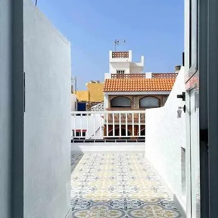 B-rent Bluemarlin Boutique Sea View شقة *