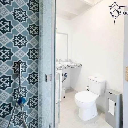 B-rent Bluemarlin Boutique Sea View شقة *