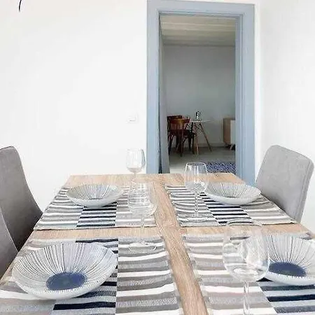 B-rent Bluemarlin Boutique Sea View شقة *