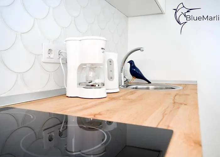 B-rent Bluemarlin Boutique Sea View شقة