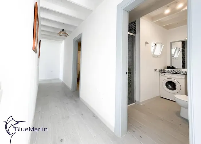 B-rent Bluemarlin Boutique Sea View شقة *