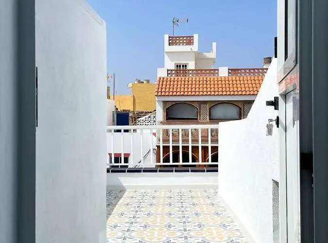 B-rent Bluemarlin Boutique Sea View شقة