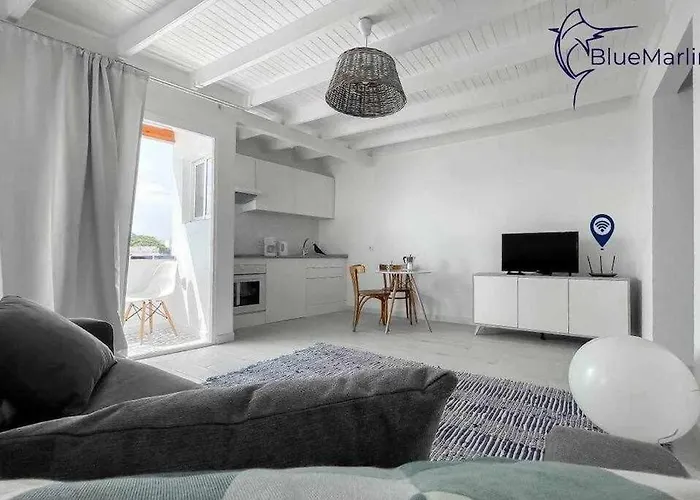 B-rent Bluemarlin Boutique Sea View شقة