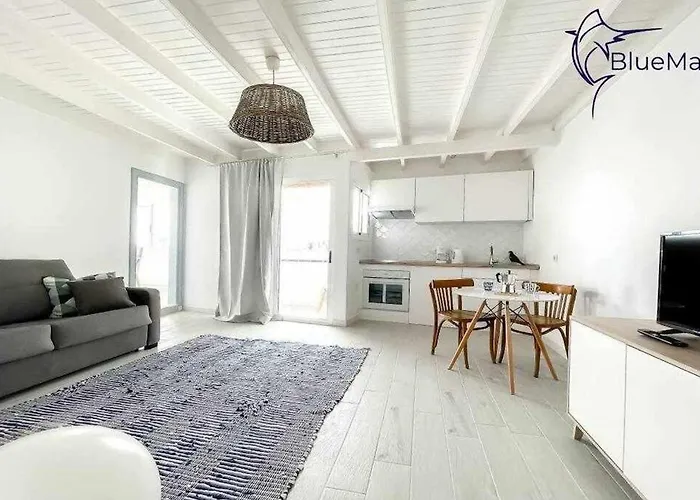 B-rent Bluemarlin Boutique Sea View شقة *