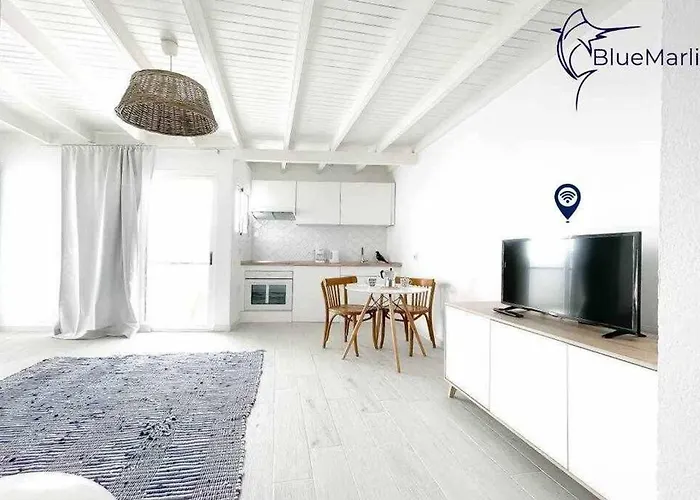 B-rent Bluemarlin Boutique Sea View شقة