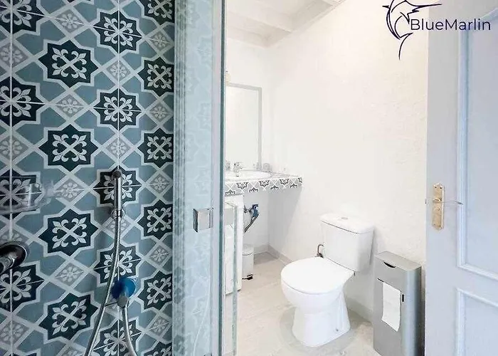 B-rent Bluemarlin Boutique Sea View شقة *